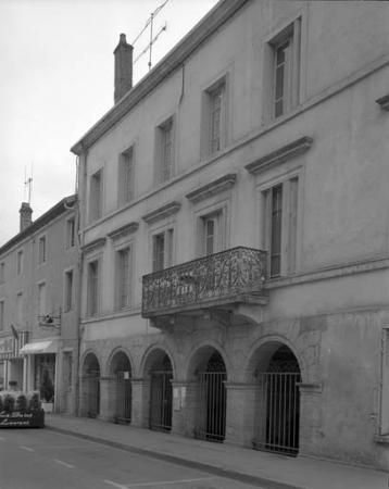 Façade antérieure, de trois quarts gauche. © Région Bourgogne-Franche-Comté, Inventaire du patrimoine