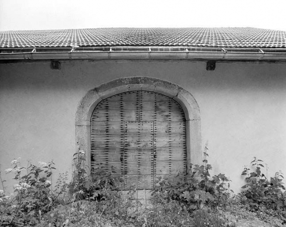 Porte de grange sur la façade postérieure. © Région Bourgogne-Franche-Comté, Inventaire du patrimoine