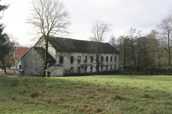 Vue de trois quarts arrière de l'atelier de fabrication. © Région Bourgogne-Franche-Comté, Inventaire du patrimoine