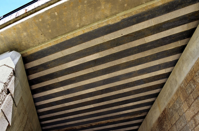 Face inférieure du tablier : poutrelles enrobées. © Région Bourgogne-Franche-Comté, Inventaire du patrimoine
