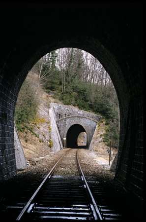 Tunnel de Sous la Côte : tête côté La Cluse (sud), depuis le tunnel des Frettes. © Région Bourgogne-Franche-Comté, Inventaire du patrimoine