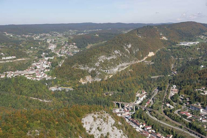 Vue aérienne du relief de la zone de Morbier - Morez, depuis le sud. © Région Bourgogne-Franche-Comté, Inventaire du patrimoine