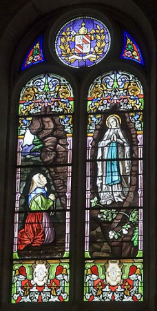Baie 5 : Notre-Dame de Lourdes. © Région Bourgogne-Franche-Comté, Inventaire du patrimoine