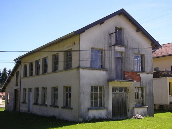 Pignon sud-ouest et façade postérieure vus de trois quarts. © Région Bourgogne-Franche-Comté, Inventaire du patrimoine