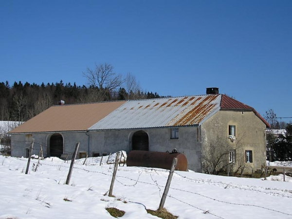 Façade postérieure vue de trois quarts. © Région Bourgogne-Franche-Comté, Inventaire du patrimoine