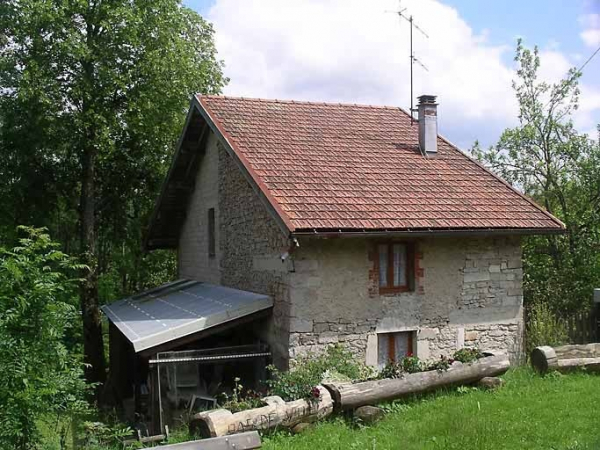 Vue de trois quarts sur façade latérale, pignon nord-est et véranda. © Région Bourgogne-Franche-Comté, Inventaire du patrimoine