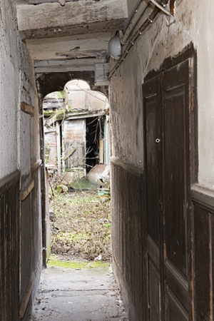 Logis principal : détail du couloir en direction de la cour. © Région Bourgogne-Franche-Comté, Inventaire du Patrimoine