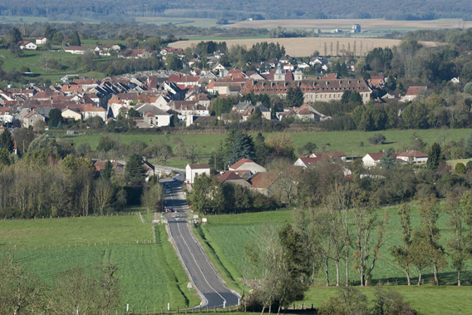 Vue générale du village, depuis le sud-est. © Région Bourgogne-Franche-Comté, Inventaire du patrimoine