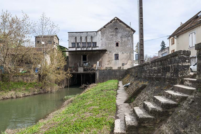 La minoterie vue depuis le canal de fuite. © Région Bourgogne-Franche-Comté, Inventaire du patrimoine