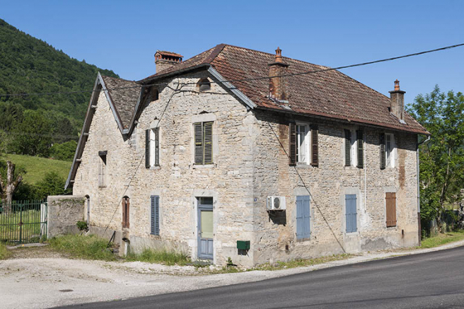 Le moulin et son logement depuis le sud-est. © Région Bourgogne-Franche-Comté, Inventaire du patrimoine