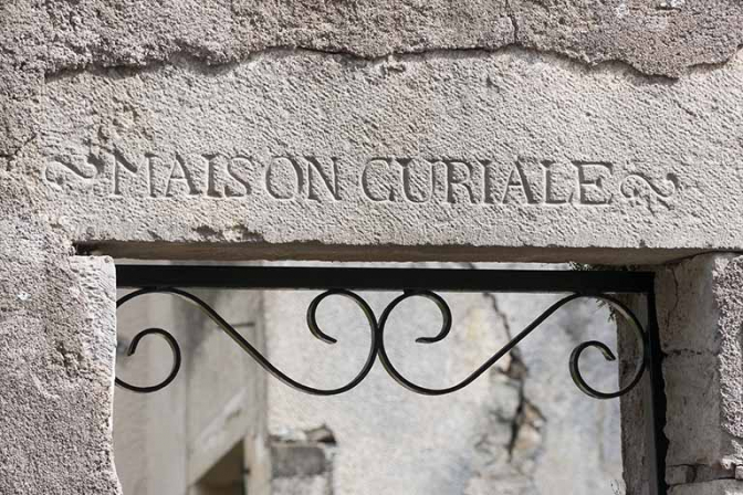 Inscription au dessus de la porte. © Région Bourgogne-Franche-Comté, Inventaire du patrimoine
