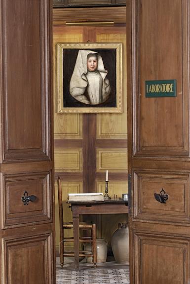 Entrée du laboratoire de l’ancien hôpital Saint-Laurent à Chalon-sur-Saône (71) © phot. T. Kuntz / Région Bourgogne-Franche-Comté, Inventaire du patrimoine, 2010