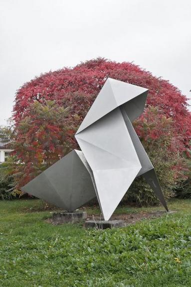 Avallon (89), lycée Parc des Chaumes : sculpture par Chantal Truchetto © phot. J-L. Duthu / Région Bourgogne-Franche-Comté, Inventaire du patrimoine, 2009