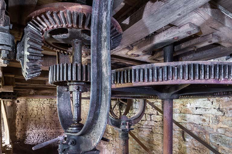 Détail des engrenages du beffroi du moulin de Fourbanne (25) © phot. J. Mongreville / Région Bourgogne-Franche-Comté, Inventaire du patrimoine, 2014