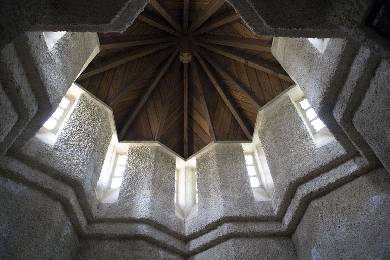 Plafond en étoile dans l’église paroissiale Sainte-Anne à Tavaux (39) © phot. Y. Sancey / Région Bourgogne-Franche-Comté – Inventaire du patrimoine, 2006