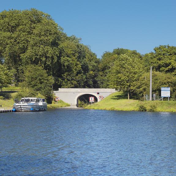 La Collancelle (58) : pont routier des Poujats sur le canal du Nivernais © phot. T. Kuntz / Région Bourgogne-Franche-Comté, Inventaire du patrimoine, 2013
