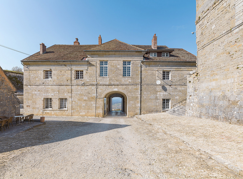 Façade du logement des officiers © phot. T. Kuntz / Région Bourgogne-Franche-Comté, Inventaire du patrimoine, 2022