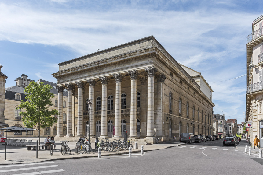 Façade antérieure du théâtre municipal de Dijon (21) © phot. P.-M. Barbe-Richaud / Région Bourgogne-Franche-Comté, Inventaire du Patrimoine, 2022