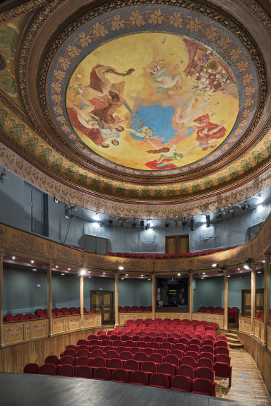 Salle du théâtre du Rempart à Semur-en-Auxois (21) © phot. P.-M. Barbe-Richaud / Région Bourgogne-Franche-Comté, Inventaire du Patrimoine, 2022
