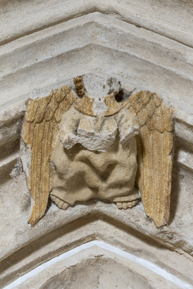 Ange porteur d'écu, décor de la voussure de l'église Saint-Martin de Laives (71) © phot. P.-M. Barbe-Richaud, Région Bourgogne-Franche-Comté, Inventaire du patrimoine, 2023