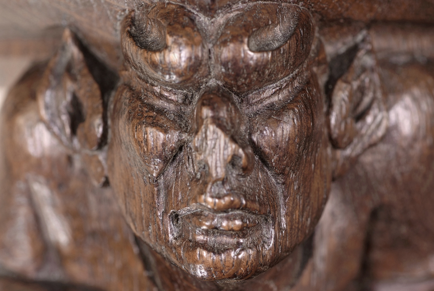 Décor de meuble en bois, château de Châteauneuf (21) © phot. T. Kuntz, Région Bourgogne-Franche-Comté, Inventaire du patrimoine, 2014