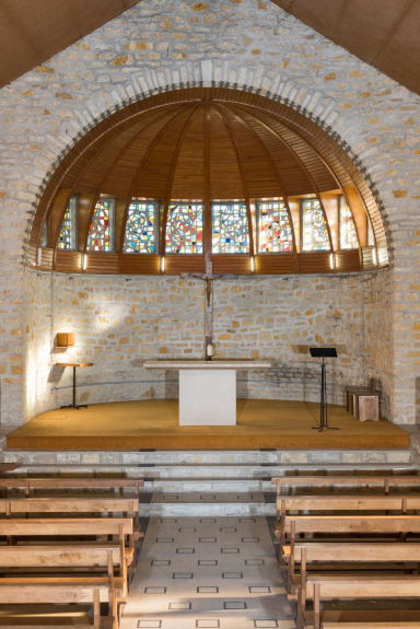 Chœur de la chapelle Sainte-Thérèse de l’Enfant-Jésus à Sermoise-sur-Loire (58) © phot. P.-M. Barbe-Richaud, Région Bourgogne-Franche-Comté, Inventaire du patrimoine, 2024