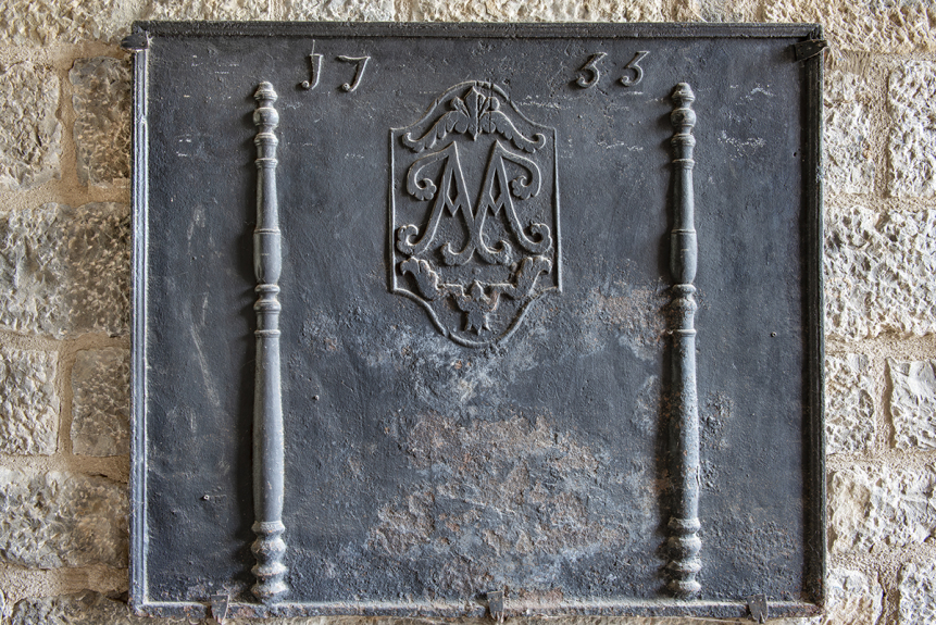 Décor de plaque de cheminée, Salins-les-Bains (39) © phot. J. Mongreville, Région Bourgogne-Franche-Comté, Inventaire du patrimoine, 2023