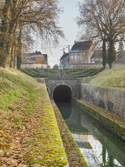 Sortie du tunnel de la tranchée de Pouilly, canal de Bourgogne, Pouilly-en-Auxois (21) © phot. P.-M. Barbe-Richaud, Région Bourgogne-Franche-Comté, Inventaire du patrimoine, 2013