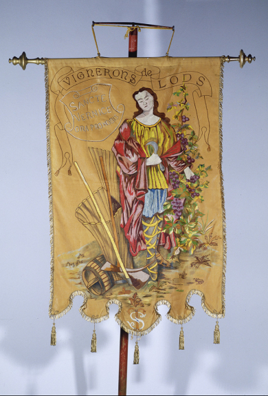 Bannière de procession de confrérie de Saint-Vernier à Lods (25) © phot. Y. Sancey, Région Bourgogne-Franche-Comté, inventaire du patrimoine, 2001