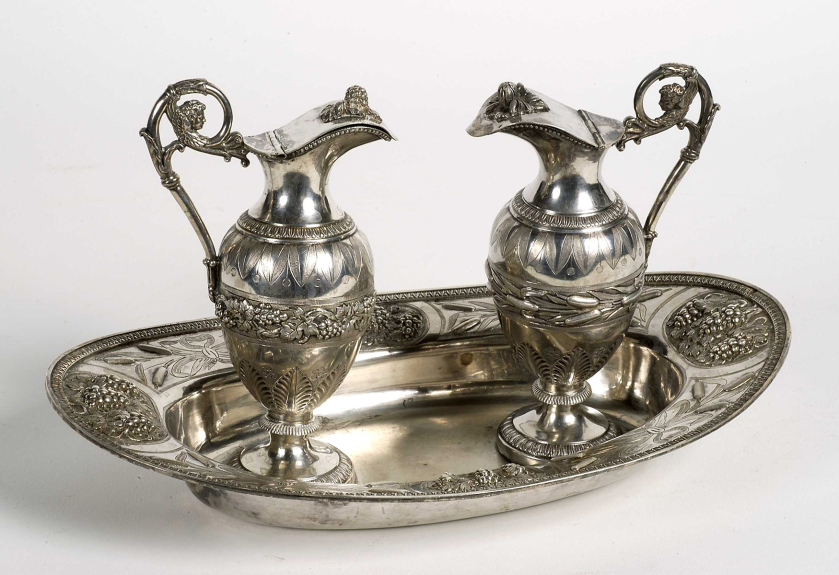 Burettes et bassin à burettes en argent de l'Hôtel-Dieu de Cluny (71) © phot. M. Thierry, Région Bourgogne-Franche-Comté, inventaire du patrimoine, 2004