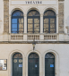 Détail de la façade antérieure du théâtre du Rempart de Semur-en-Auxois (21) © phot. P.-M. Barbe-Richaud / Région Bourgogne-Franche-Comté, Inventaire du Patrimoine, 2022
