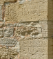 Graffitis sur le mur est d’une ancienne chapelle à Salins-les-Bains (39) © phot. J. Mongreville, Région Bourgogne-Franche-Comté, Inventaire du patrimoine, 2024
