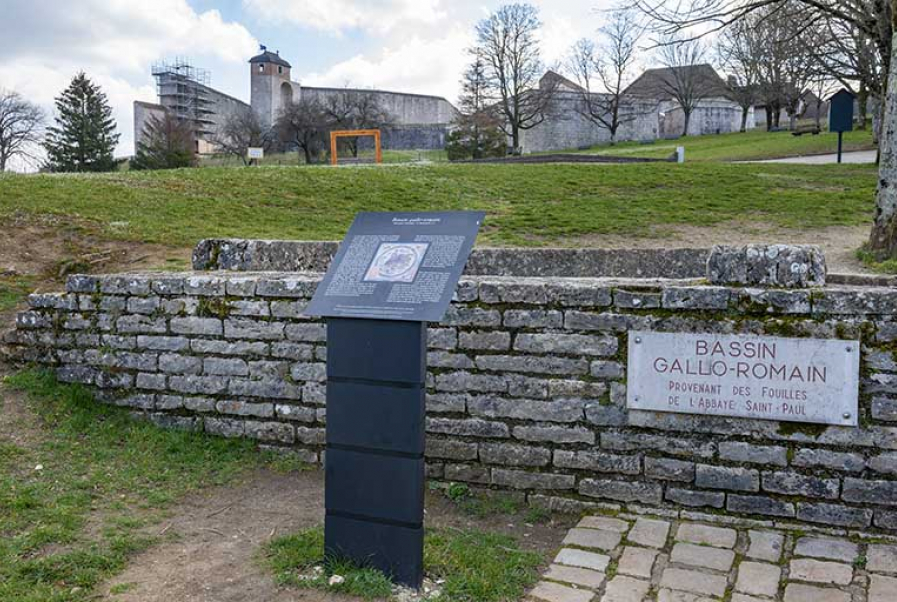 Signalétique à la citadelle de Besançon (25) © phot. J. Mongreville / Région Bourgogne-Franche-Comté, Inventaire du patrimoine, 2019