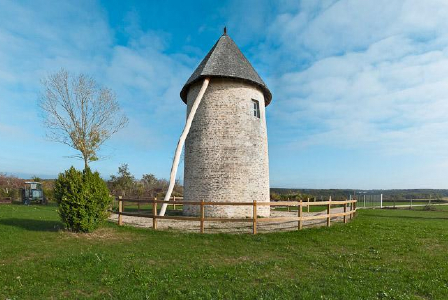 Massangis (89) : moulin à vent © phot. P.-M. Barbe-Richaud / Région Bourgogne-Franche-Comté, Inventaire du patrimoine, 2012