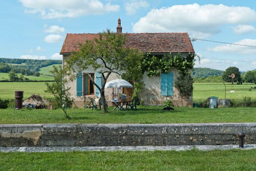 Maison éclusière à Mussy-la-Fosse (21) © phot. P.-M. Barbe-Richaud / Région Bourgogne-Franche-Comté, Inventaire du patrimoine, 2011