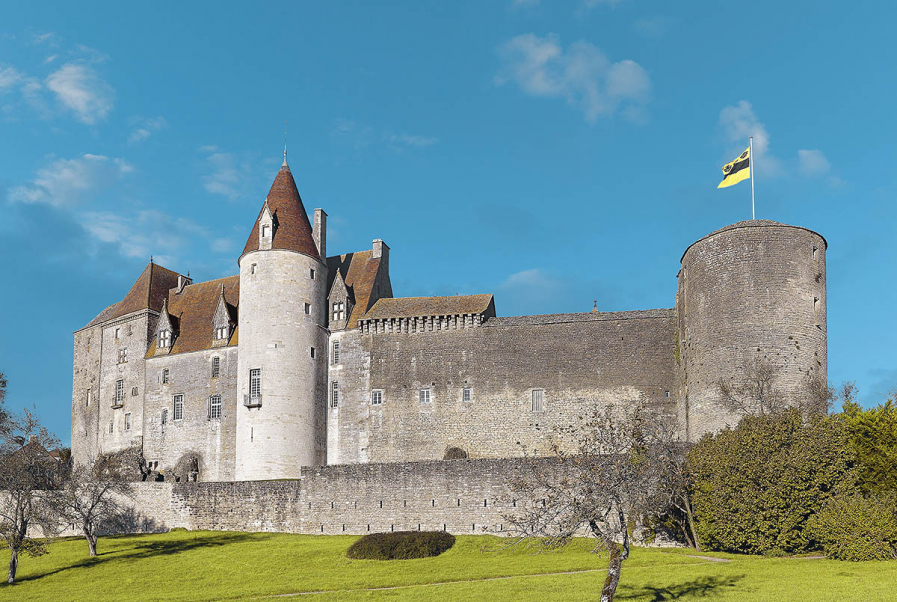 Château de Châteauneuf (21) : façade ouest © phot. T. Kuntz / Région Bourgogne-Franche-Comté, Inventaire du patrimoine, 2021