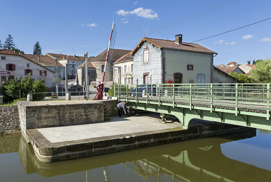 Selles (70) : pont tournant classé Monument historique en 2001 © phot. S. Dourlot / Région Bourgogne-Franche-Comté, Inventaire du patrimoine, 2015
