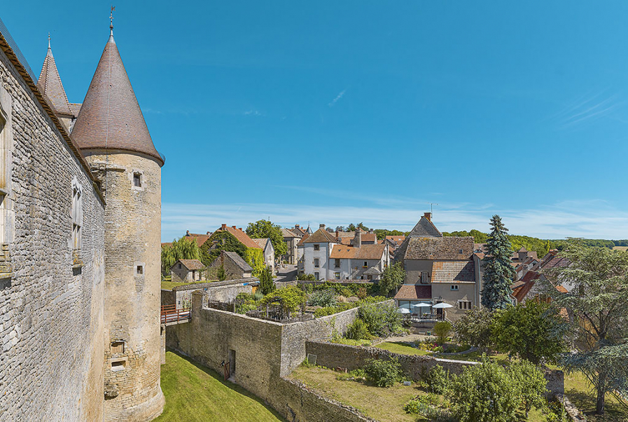 Châteauneuf (21) : vue du village depuis le château © phot. T. Kuntz / Région Bourgogne-Franche-Comté, Inventaire du patrimoine, 2014