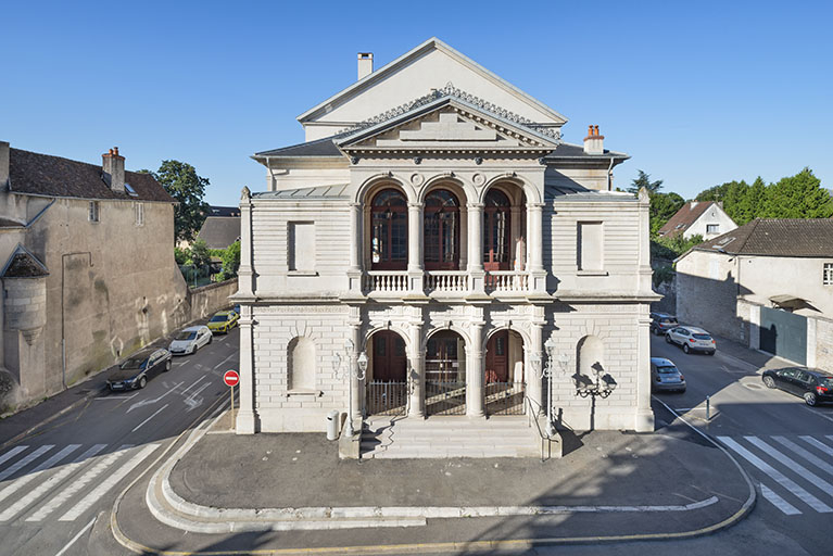 Dole (39) : façade antérieure du théâtre © phot. J. Mongreville / Région Bourgogne-Franche-Comté, Inventaire du patrimoine, 2022