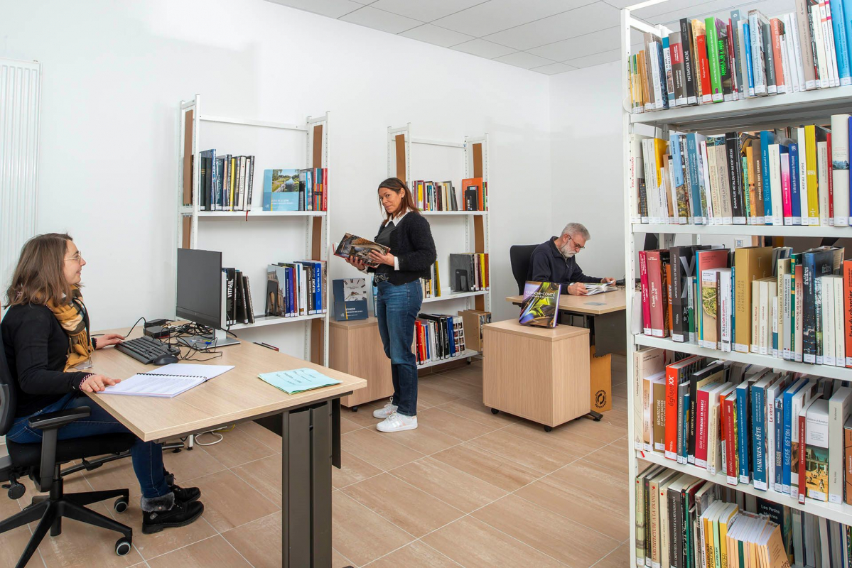 Centre de documentation du service Inventaire © J.Mongreville, Région Bourgogne-Franche-Comté, service Inventaire et Patrimoine, 2024