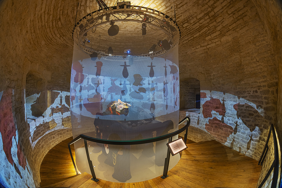 Scénographie du tombeau de Philippe Pot © phot. T. Kuntz / Région Bourgogne-Franche-Comté, Inventaire du patrimoine, 2024