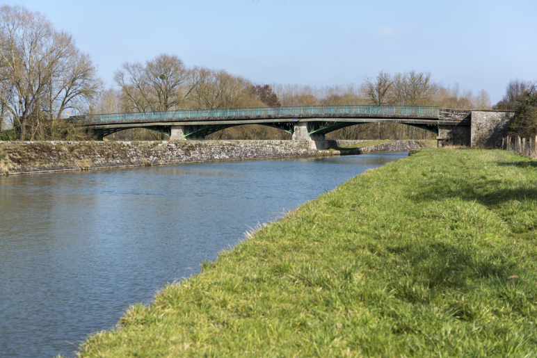 Ormoy (70) : pont routier sur la Saône © Sonia Dourlot / Région Bourgogne-Franche-Comté, Inventaire du patrimoine - 2016 Ormoy (70) : pont routier sur la Saône © Sonia Dourlot / Région Bourgogne-Franche-Comté, Inventaire du patrimoine - 2016