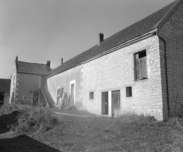 demeure © Odile Cortet / Région Bourgogne-Franche-Comté, Inventaire du patrimoine - 1972  demeure © Odile Cortet / Région Bourgogne-Franche-Comté, Inventaire du patrimoine - 1972