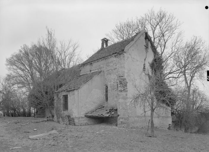 Elévation droite et chevet. © Michel Thierry / Région Bourgogne-Franche-Comté, Inventaire du patrimoine - 1973 Elévation droite et chevet. © Michel Thierry / Région Bourgogne-Franche-Comté, Inventaire du patrimoine - 1973