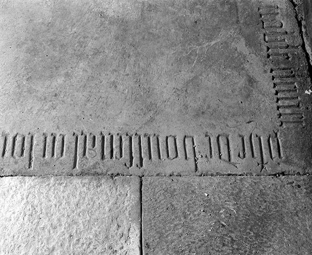  dalle funéraire © Michel Thierry / Région Bourgogne-Franche-Comté, Inventaire du patrimoine - 1974