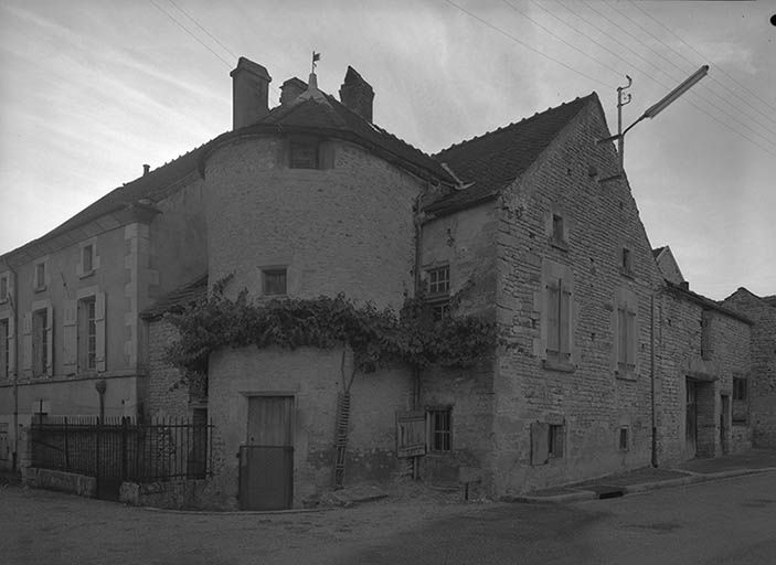  maison fortification d'agglomération © Michel Thierry / Région Bourgogne-Franche-Comté, Inventaire du patrimoine - 1974