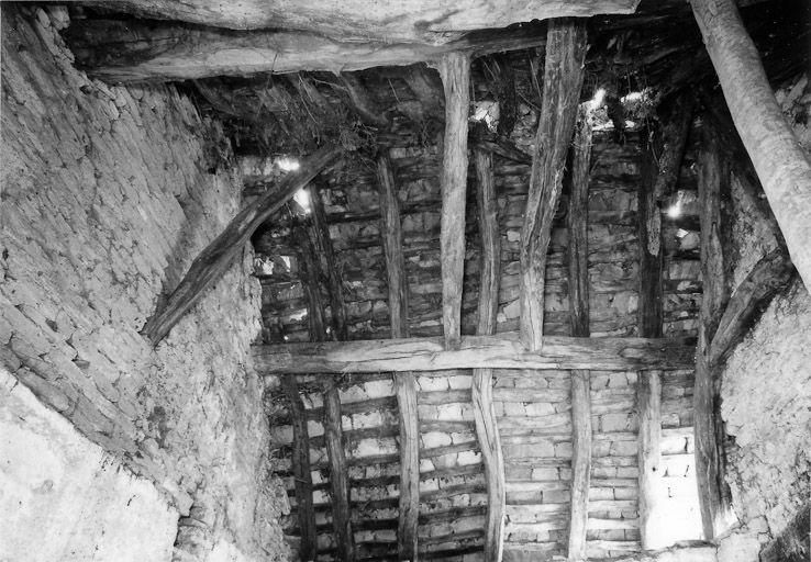 Charpente de la chapelle, versant nord, en 1975. © Michel Thierry / Région Bourgogne-Franche-Comté, Inventaire du patrimoine - 1975