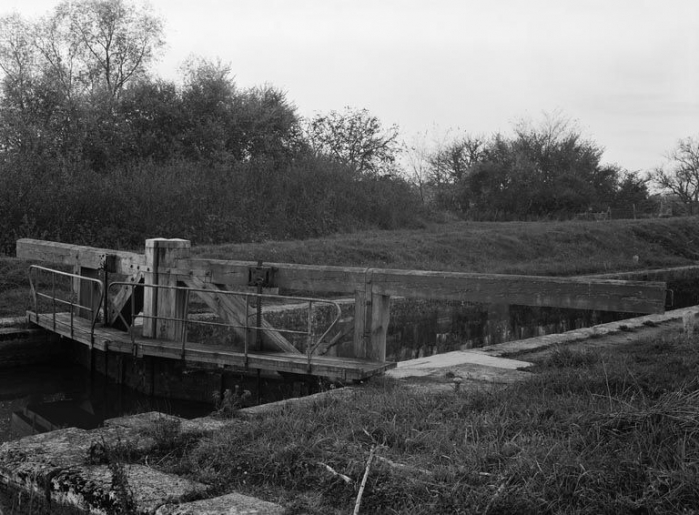 Portes en bois de l'écluse. © non renseigné / Région Bourgogne-Franche-Comté, Inventaire du patrimoine - 1975