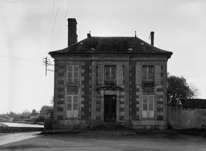 Vue de la façade principale. © non renseigné / Région Bourgogne-Franche-Comté, Inventaire du patrimoine - 1975