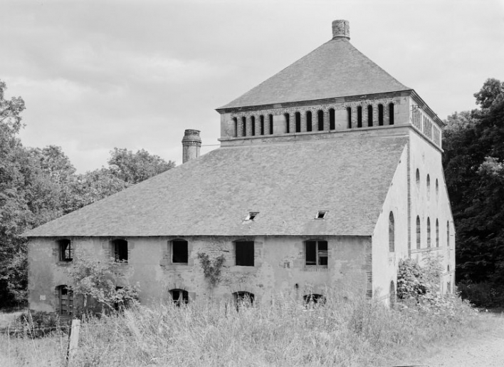 château © Jean-Luc Duthu / Région Bourgogne-Franche-Comté, Inventaire du patrimoine - 1977 château © Jean-Luc Duthu / Région Bourgogne-Franche-Comté, Inventaire du patrimoine - 1977
